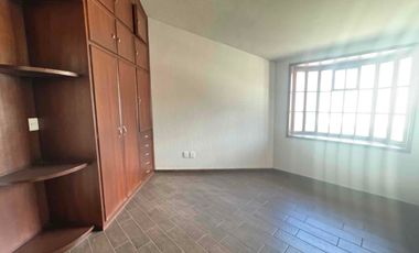 Renta casa cerca del centro, prepas y comercios