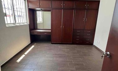 Renta casa cerca del centro, prepas y comercios