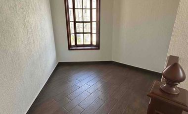 Renta casa cerca del centro, prepas y comercios