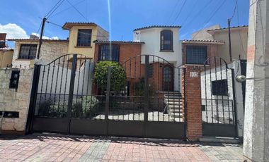 Renta casa cerca del centro, prepas y comercios