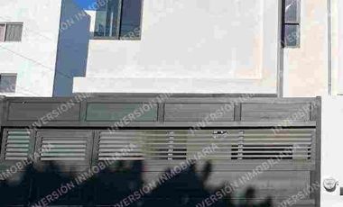 CASA DE 3 RECÁMARAS Y 3 BAÑOS EN VENTA EN ESQUINA, EL MORRO, BOCA DEL RIO ACABADOS DE LUJO, COCINA INTEGRAL, PORTRON ELÉCTRICO.