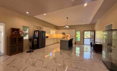 Beautiful Big House in Valencia