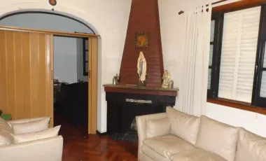 OPORTUNIDAD NUEVO VALOR, PLENO HURLINGHAM Casa a 50 mts de la plaza de Hurlingham