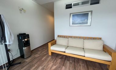 Venta de oficina de 80 m2 con terraza dentro de Plaza comercial 