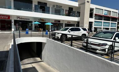 Venta de oficina de 80 m2 con terraza dentro de Plaza comercial 