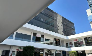 Venta de oficina de 80 m2 con terraza dentro de Plaza comercial 