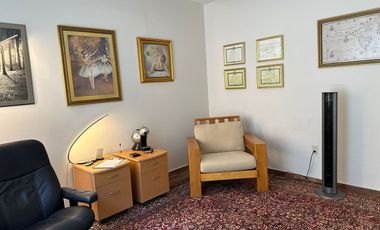 Venta de oficina de 80 m2 con terraza dentro de Plaza comercial 