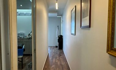 Venta de oficina de 80 m2 con terraza dentro de Plaza comercial 