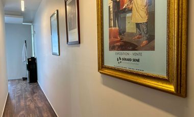 Venta de oficina de 80 m2 con terraza dentro de Plaza comercial 