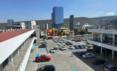 Venta de oficina de 80 m2 con terraza dentro de Plaza comercial 
