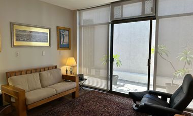 Venta de oficina de 80 m2 con terraza dentro de Plaza comercial 