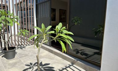 Venta de oficina de 80 m2 con terraza dentro de Plaza comercial 