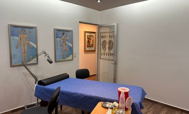 Venta de oficina de 80 m2 con terraza dentro de Plaza comercial 