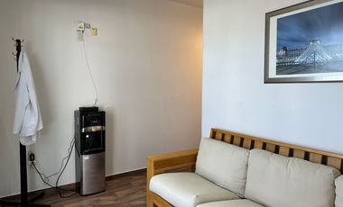 Venta de oficina de 80 m2 con terraza dentro de Plaza comercial 