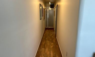 Venta de oficina de 80 m2 con terraza dentro de Plaza comercial 