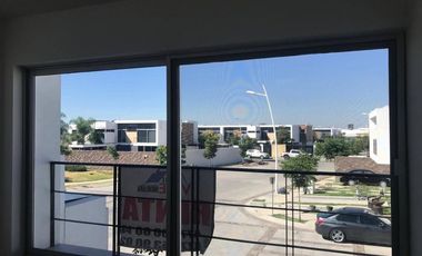 RENTA DE CASA EN SOBERNA DE 4 RECAMARAS UNA EN PLANTA BAJA