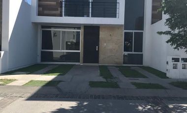 RENTA DE CASA EN SOBERNA DE 4 RECAMARAS UNA EN PLANTA BAJA