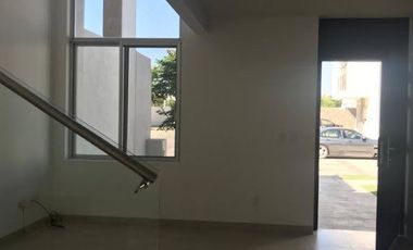 RENTA DE CASA EN SOBERNA DE 4 RECAMARAS UNA EN PLANTA BAJA