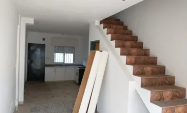 DUPLEX CON PATIO Y ESPACIO GUARDA AUTO