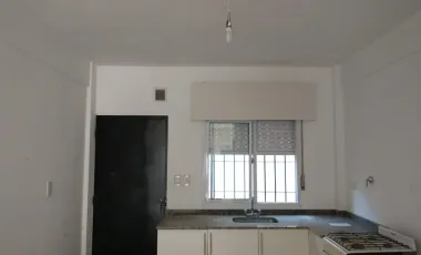 DUPLEX CON PATIO Y ESPACIO GUARDA AUTO