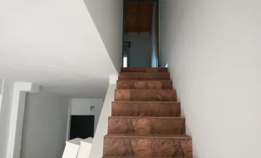 DUPLEX CON PATIO Y ESPACIO GUARDA AUTO