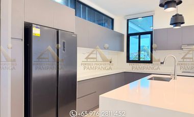 𝐋𝐔𝐗𝐔𝐑𝐈𝐎𝐔𝐒 𝐌𝐎𝐃𝐄𝐑𝐍 𝐂𝐎𝐑𝐍𝐄𝐑 𝐁𝐔𝐍𝐆𝐀𝐋𝐎𝐖 𝐖𝐈𝐓𝐇 𝐏𝐎𝐎𝐋 𝐅𝐎𝐑 𝐒𝐀𝐋𝐄