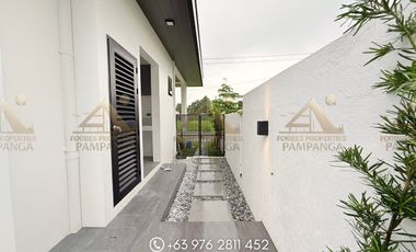 𝐋𝐔𝐗𝐔𝐑𝐈𝐎𝐔𝐒 𝐌𝐎𝐃𝐄𝐑𝐍 𝐂𝐎𝐑𝐍𝐄𝐑 𝐁𝐔𝐍𝐆𝐀𝐋𝐎𝐖 𝐖𝐈𝐓𝐇 𝐏𝐎𝐎𝐋 𝐅𝐎𝐑 𝐒𝐀𝐋𝐄