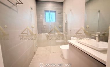 𝐋𝐔𝐗𝐔𝐑𝐈𝐎𝐔𝐒 𝐌𝐎𝐃𝐄𝐑𝐍 𝐂𝐎𝐑𝐍𝐄𝐑 𝐁𝐔𝐍𝐆𝐀𝐋𝐎𝐖 𝐖𝐈𝐓𝐇 𝐏𝐎𝐎𝐋 𝐅𝐎𝐑 𝐒𝐀𝐋𝐄