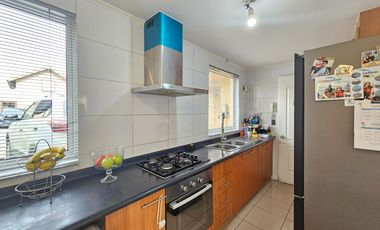 Casa En Venta En Camino Los Fresnos, sector exclusivo y con seguridad - Huechuraba