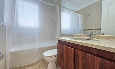 Casa En Venta En Camino Los Fresnos, sector exclusivo y con seguridad - Huechuraba