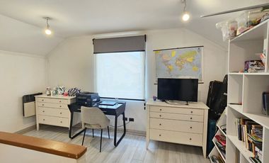 Casa En Venta En Camino Los Fresnos, sector exclusivo y con seguridad - Huechuraba