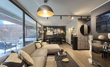 Casa premium en venta en Punta Nogales Huechuraba con piscina y terrazas