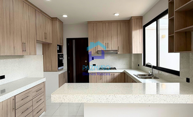 CASA EN VENTA URBANIZACION PORTAL DEL RÍO