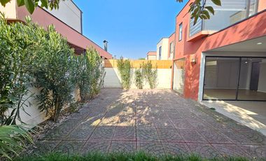 Casa En Venta 3D principal en suite - Estacionamiento amplio- Dentro De Condominio, Punta Nogales Huechuraba