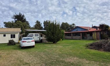 Exclusiva Parcela con 3 Casas, Piscina y Amplias Áreas Verdes en La Cruz – 5.060 m² de Terreno