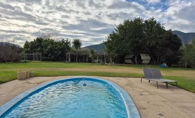 Exclusiva Parcela con 3 Casas, Piscina y Amplias Áreas Verdes en La Cruz – 5.060 m² de Terreno