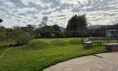 Exclusiva Parcela con 3 Casas, Piscina y Amplias Áreas Verdes en La Cruz – 5.060 m² de Terreno