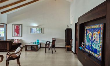 Exclusiva Parcela con 3 Casas, Piscina y Amplias Áreas Verdes en La Cruz – 5.060 m² de Terreno