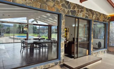 Exclusiva Parcela con 3 Casas, Piscina y Amplias Áreas Verdes en La Cruz – 5.060 m² de Terreno