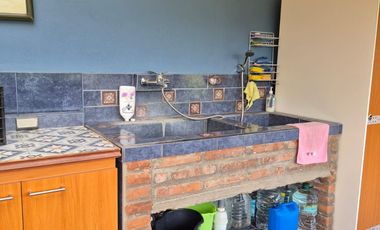 Exclusiva Parcela con 3 Casas, Piscina y Amplias Áreas Verdes en La Cruz – 5.060 m² de Terreno