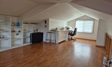 Exclusiva Parcela con 3 Casas, Piscina y Amplias Áreas Verdes en La Cruz – 5.060 m² de Terreno