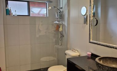 Exclusiva Parcela con 3 Casas, Piscina y Amplias Áreas Verdes en La Cruz – 5.060 m² de Terreno