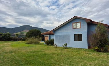 Exclusiva Parcela con 3 Casas, Piscina y Amplias Áreas Verdes en La Cruz – 5.060 m² de Terreno