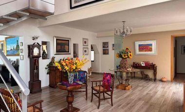 Casa en Venta en Pedregal en Calle Cerrada con Vigilancia