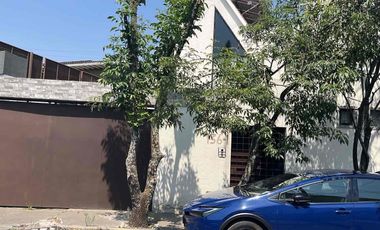 Casa en Venta en Pedregal en Calle Cerrada con Vigilancia