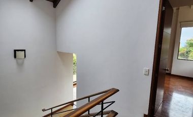 Casa de 3 habitaciones con baño privado, Encenillos de Sindamanoy, Chía  ¡ la casa de tus sueños! Ubicada en una zona campestre y tranquila, e