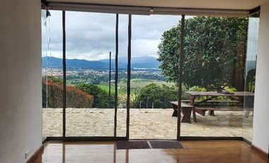 Casa de 3 habitaciones con baño privado, Encenillos de Sindamanoy, Chía  ¡ la casa de tus sueños! Ubicada en una zona campestre y tranquila, e