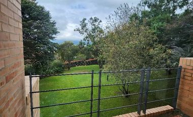 Casa de 3 habitaciones con baño privado, Encenillos de Sindamanoy, Chía  ¡ la casa de tus sueños! Ubicada en una zona campestre y tranquila, e
