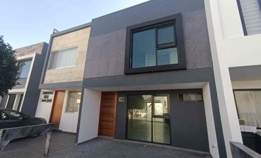 Casa en Venta en Cumbres Residencial