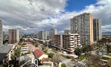 Cómodo departamento, 1 dormitorio en suite, terraza, linda vista despejada en noveno piso. Bodega.